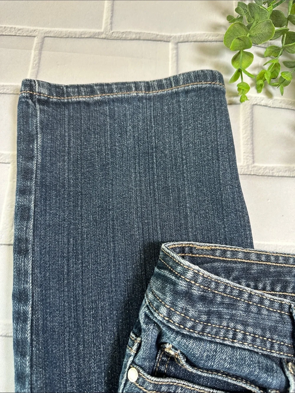 Michael Kors * Ladies Straight Leg Denim Jeans w/ Silver MK Emblem. Sz 10
